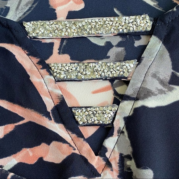 Juicy Couture Floral Print RS Trim Shark Bite Hem Blouse - Picture 10 of 13